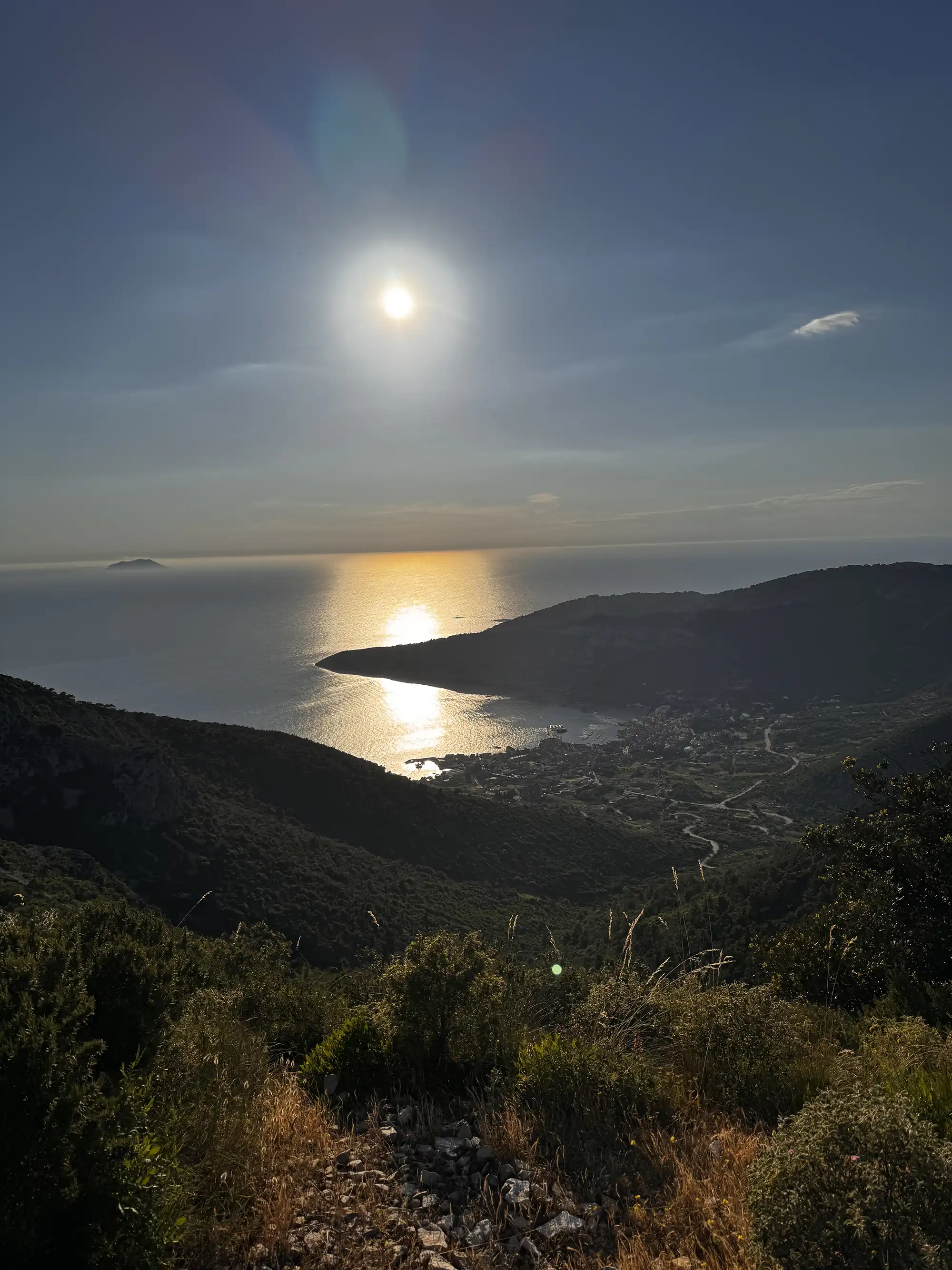 Vis Tours Komiža bay