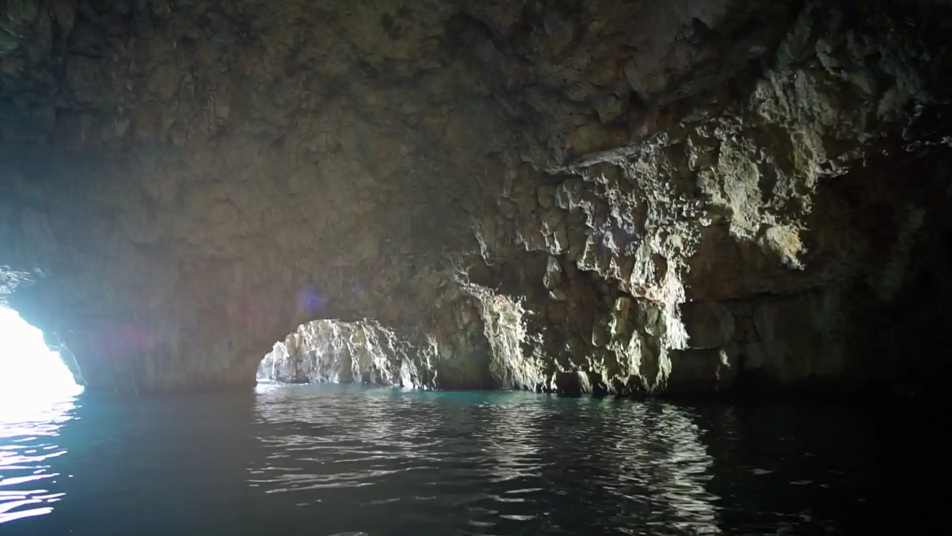 Vis Tours Green Cave